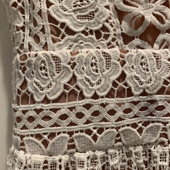 White crochet lace maxi with nude lining - Picture 4 of 9